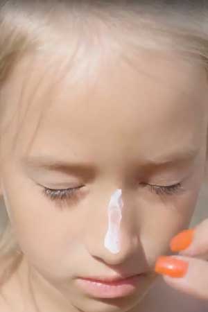 Изображение на грижа за здравето на кожата на детето